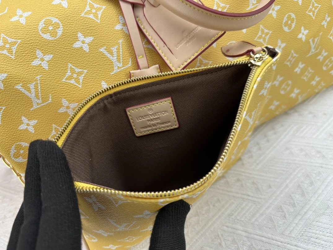 Practical 5338 Louis Vuitton Travel Bags - Image 7