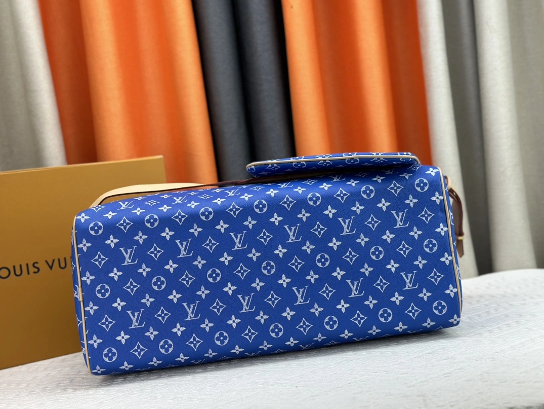 Refined 3871 Louis Vuitton Travel Bags - Image 5