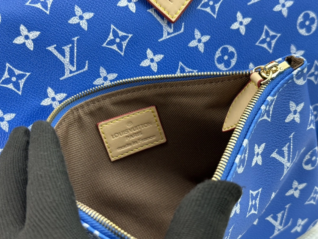 Refined 3871 Louis Vuitton Travel Bags - Image 7