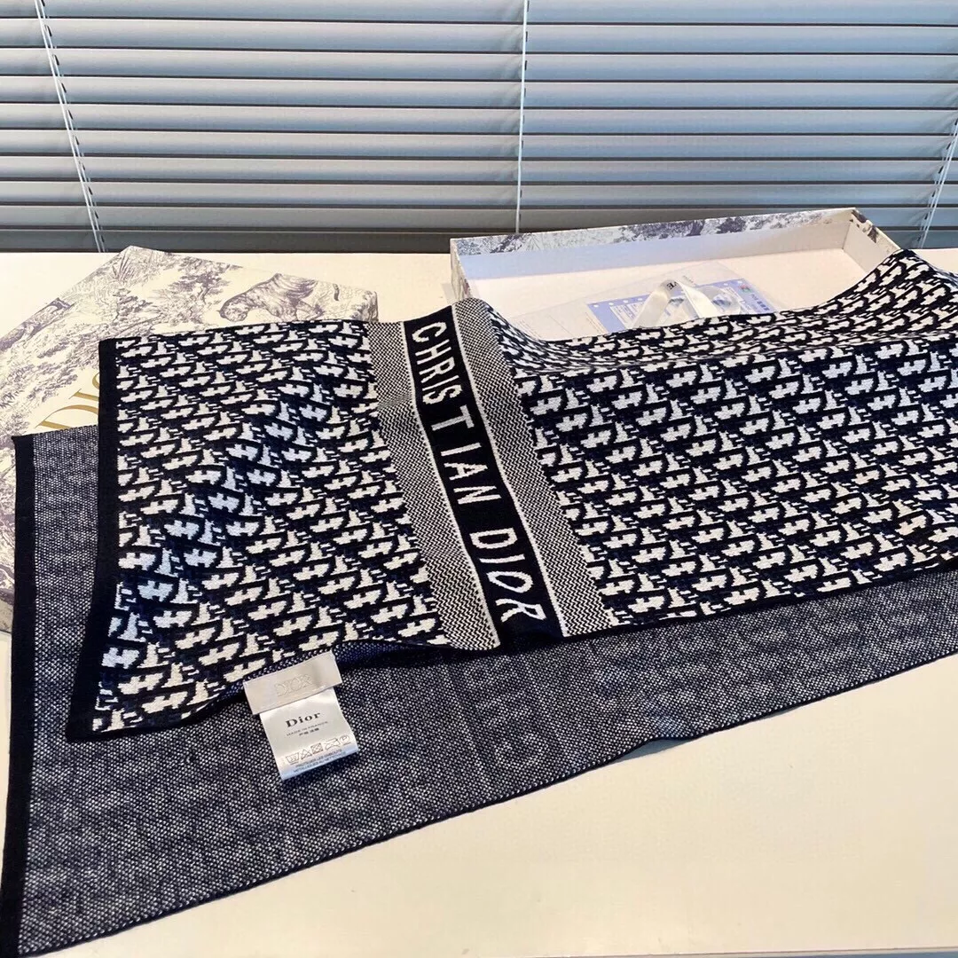 Refined 9100 Christian Dior Scarf For Women - Image 6