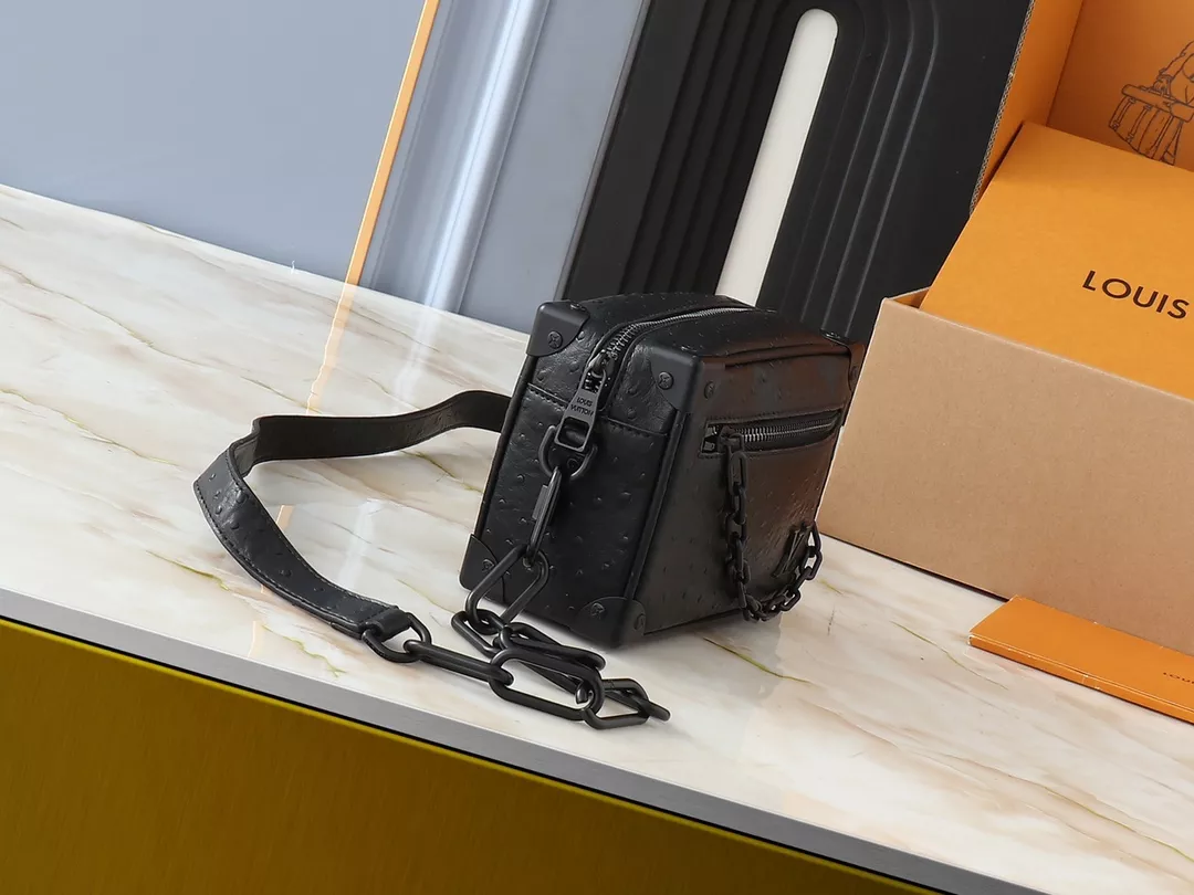 Refined 9639 Louis Vuitton AAA Quality Messenger Bags For Unisex