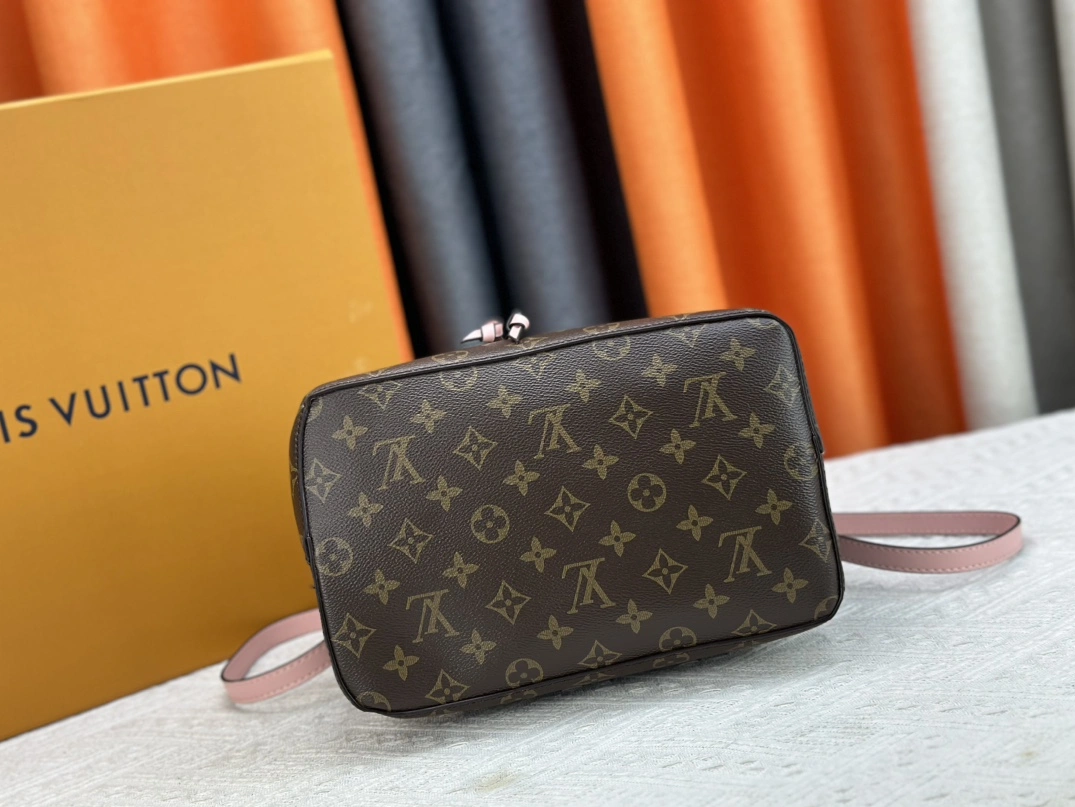 Reliable 183 Louis Vuitton AAA Quality Messenger Bags For Women - Image 4