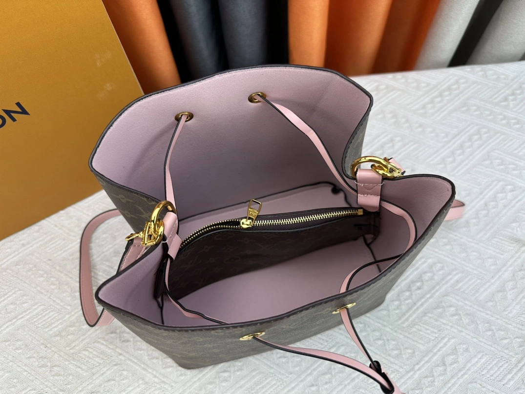 Reliable 183 Louis Vuitton AAA Quality Messenger Bags For Women - Image 8