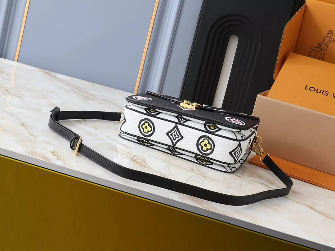 Reliable 4107 Louis Vuitton AAA Quality Messenger Bags For Women - Image 4