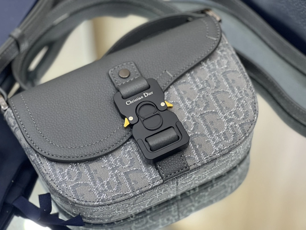 Reliable 7821 Christian Dior AAA Man Messenger Bags - Image 3