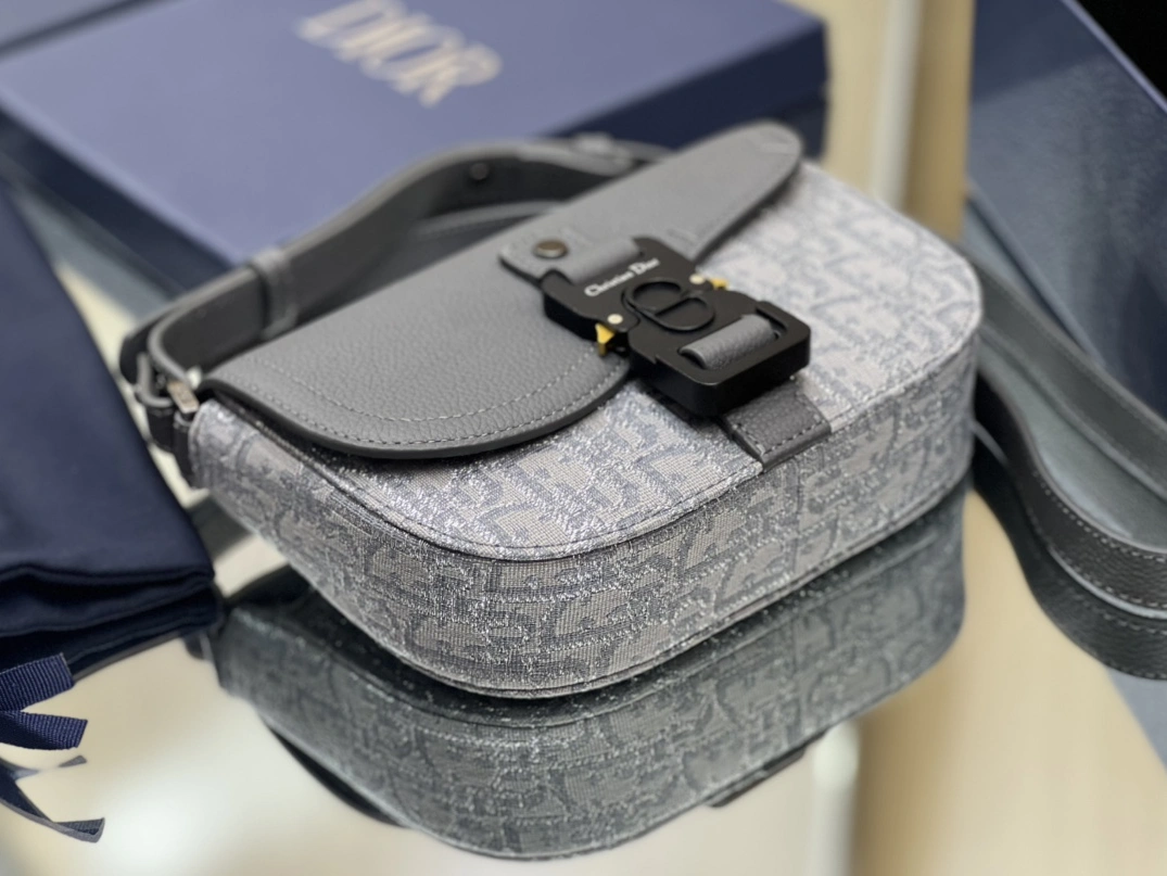 Reliable 7821 Christian Dior AAA Man Messenger Bags - Image 4