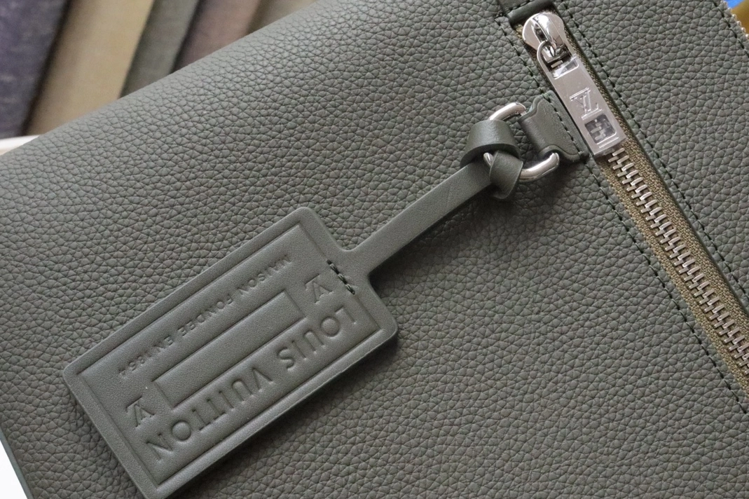 Resilient 1750 Louis Vuitton AAA Quality Wallets For Unisex - Image 5