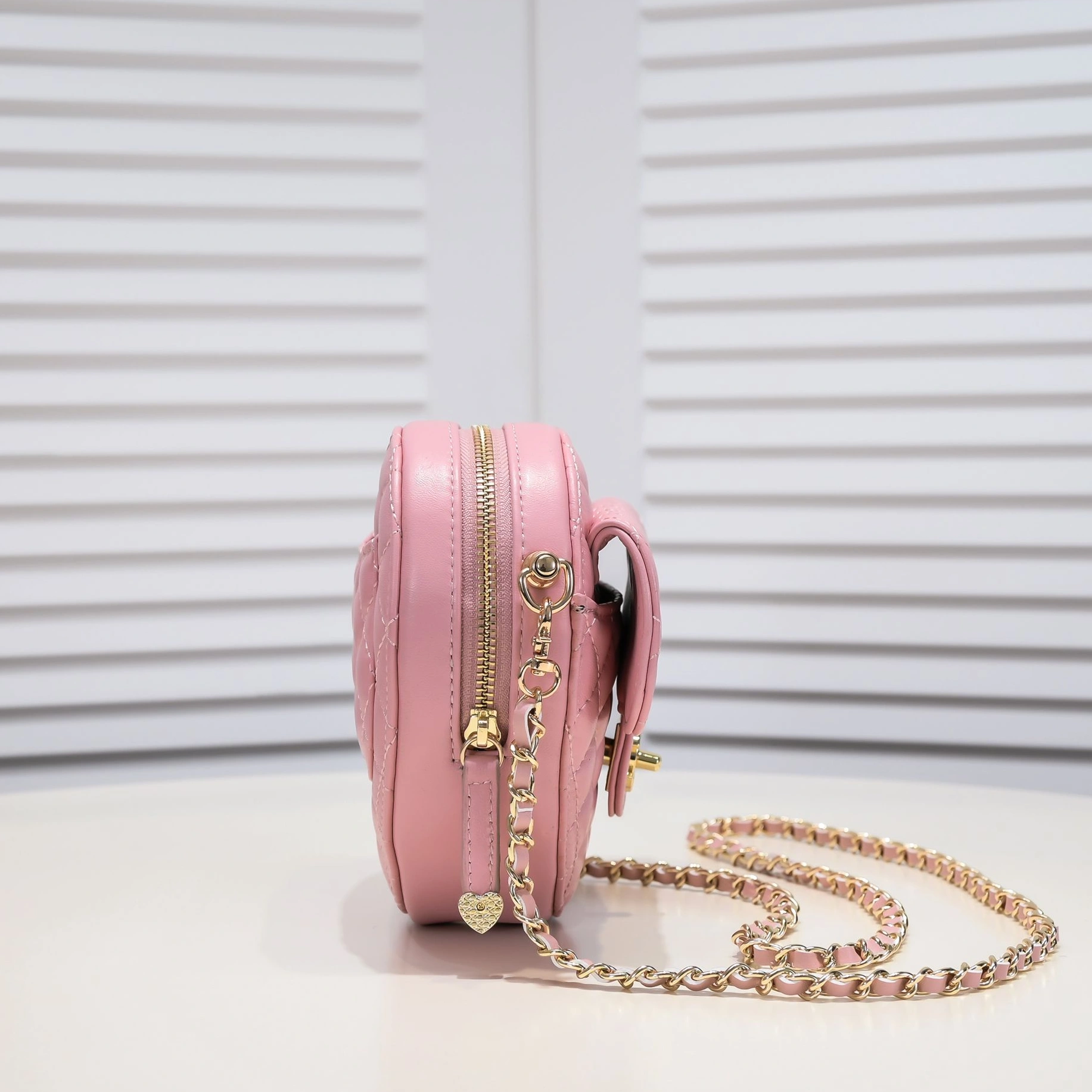 Sleek 183 Chanel AAA Quality Messenger Bags For Women