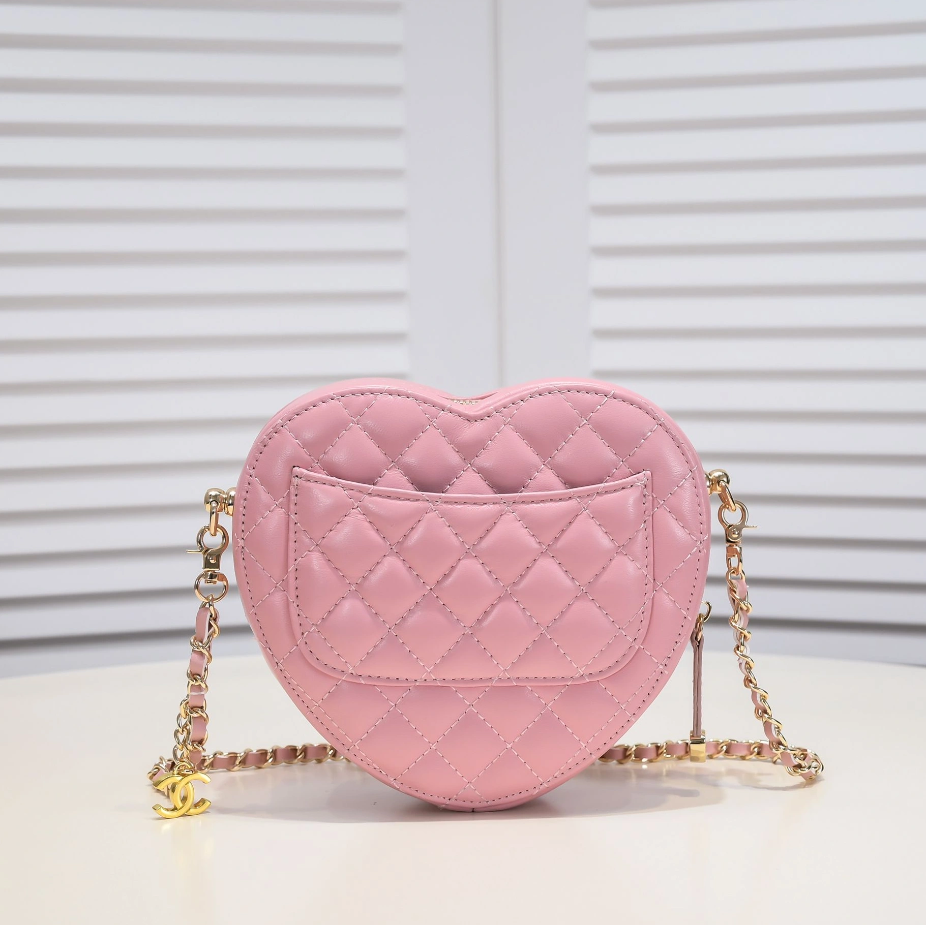 Sleek 183 Chanel AAA Quality Messenger Bags For Women - Image 3