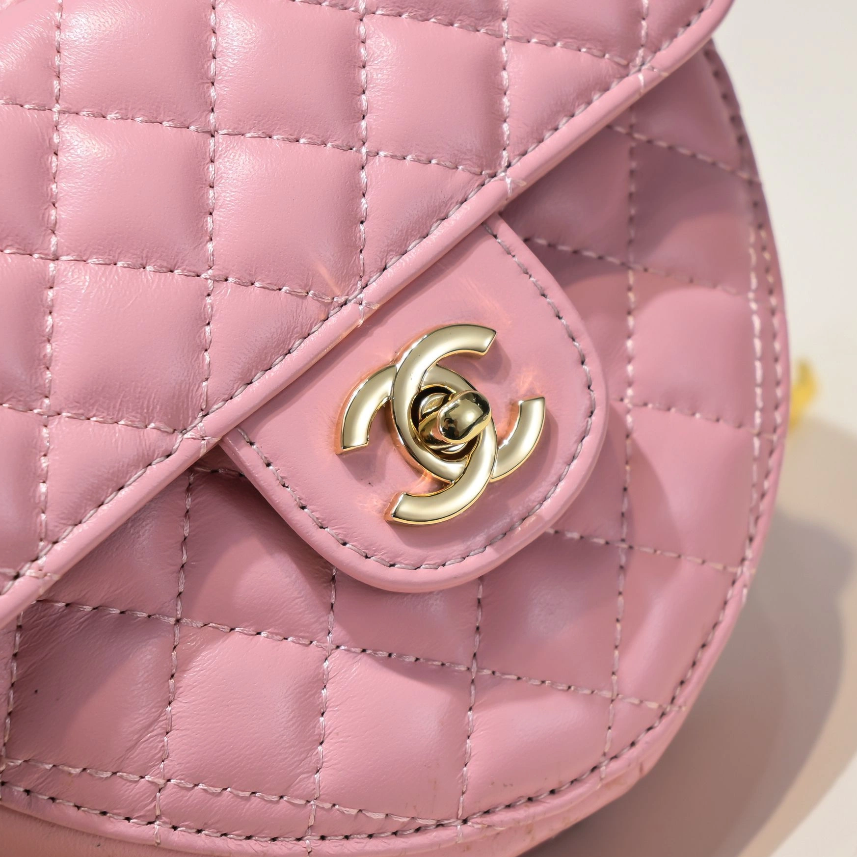 Sleek 183 Chanel AAA Quality Messenger Bags For Women - Image 7