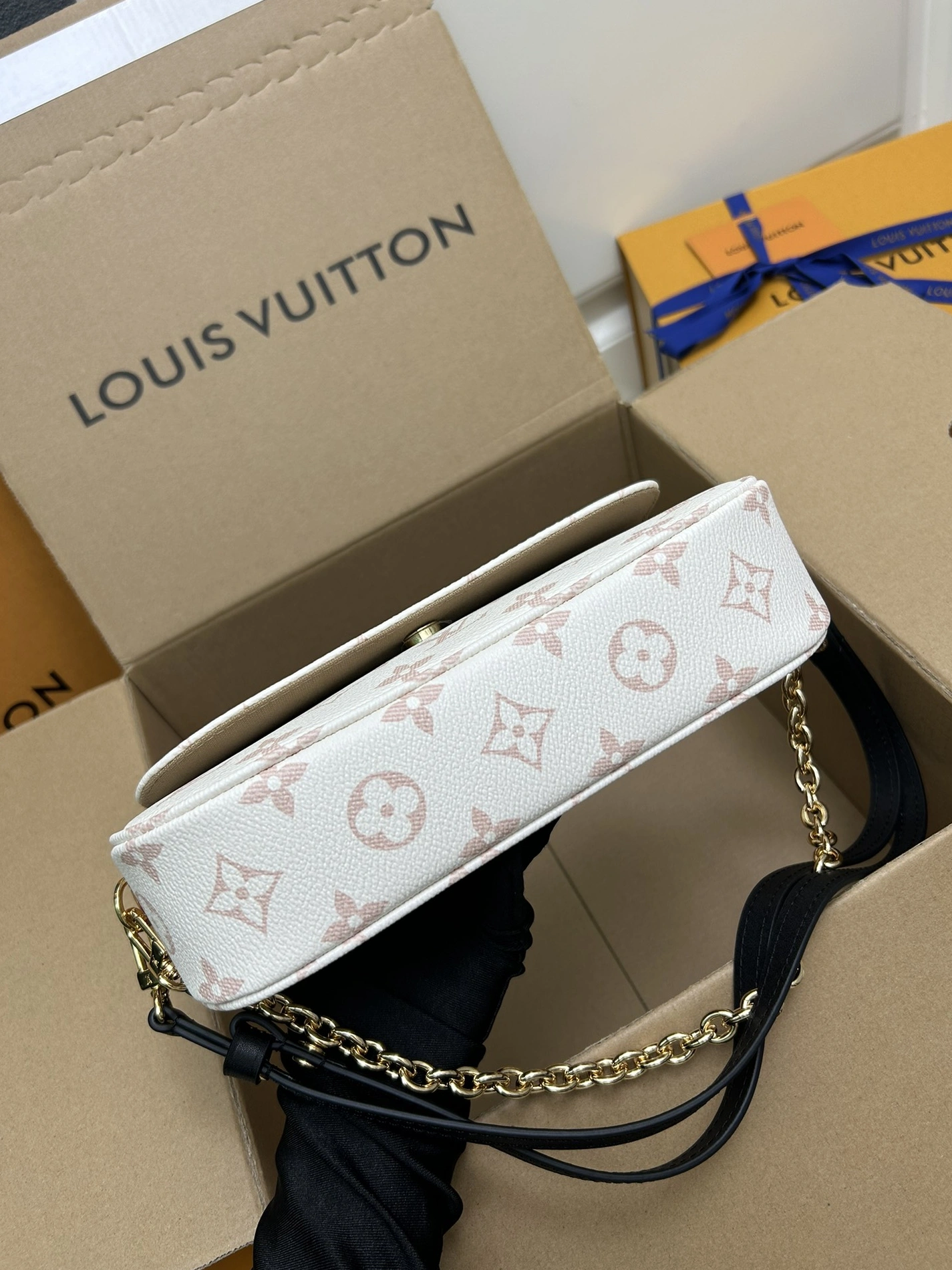 Sleek 2350 Louis Vuitton AAA Quality Shoulder Bags For Women - Image 7