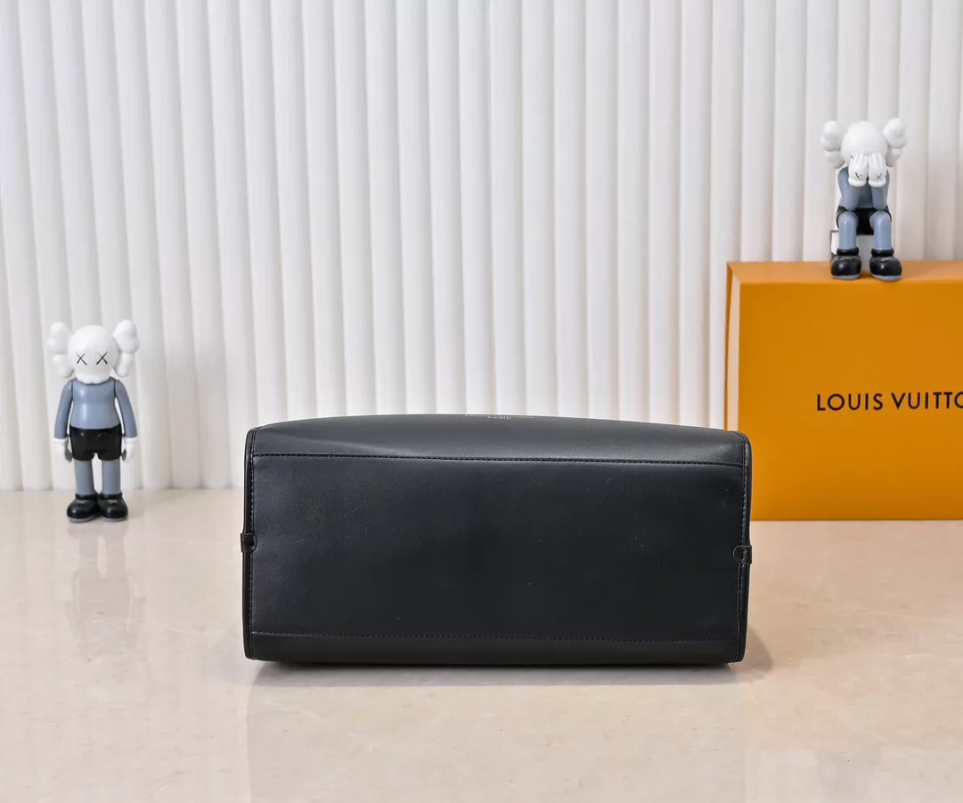 Sleek 3692 Louis Vuitton AAA Quality Handbags For Women - Image 4