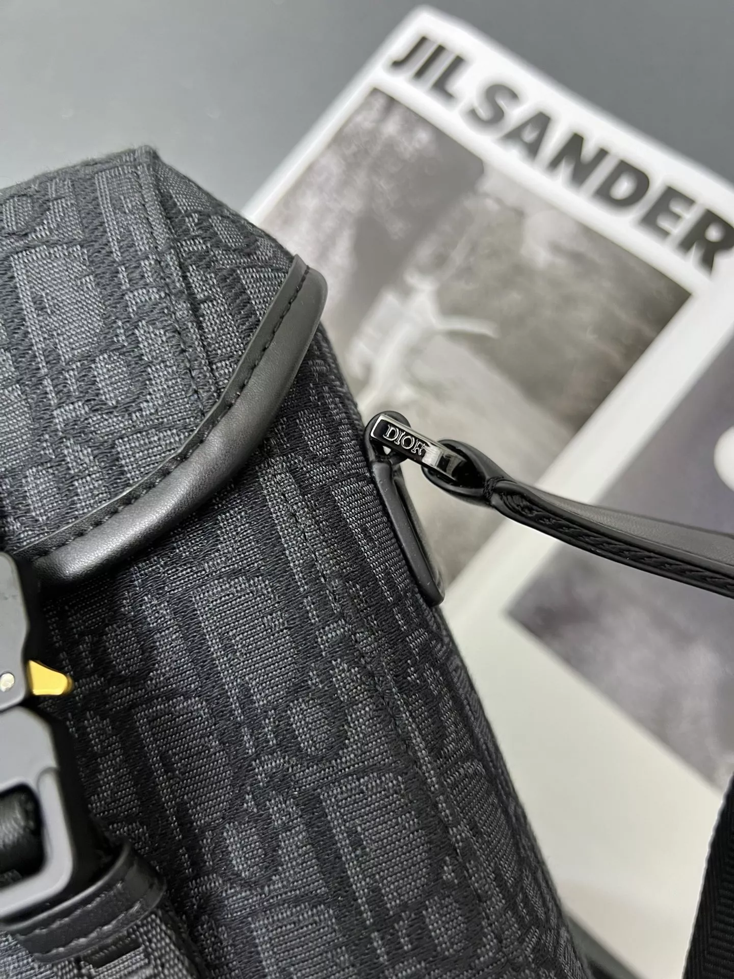 Sleek 5582 Christian Dior AAA Man Messenger Bags - Image 5