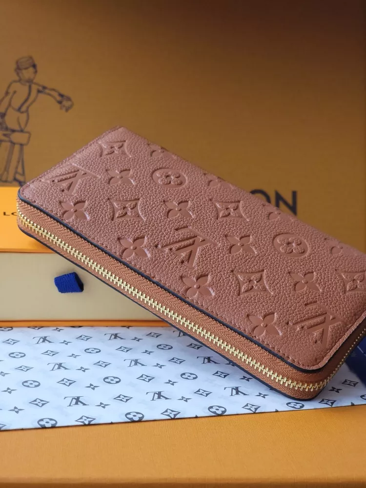 Sleek 9653 Louis Vuitton AAA Quality Card Case - Image 3