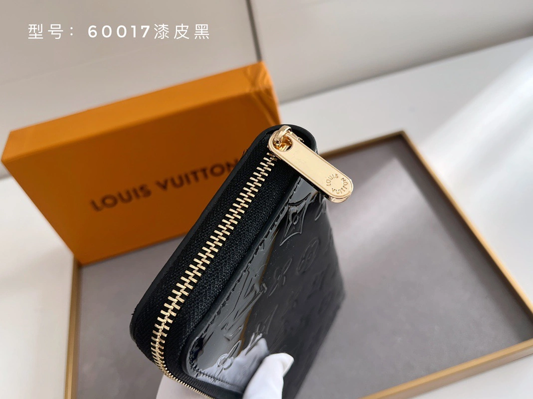 SmartChoice 140 Louis Vuitton AAA Quality Wallets - Image 4