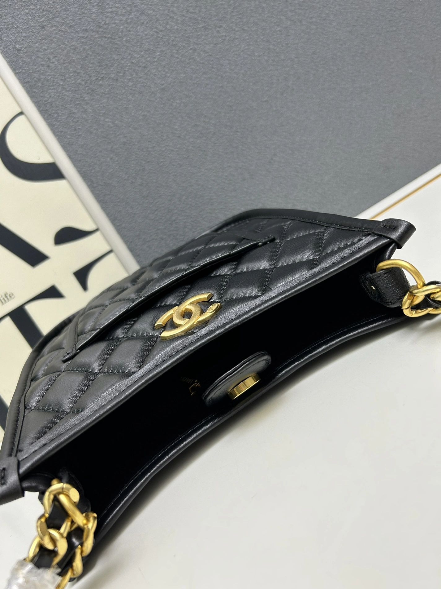 Sophisticated 7780 Chanel AAA Quality Messenger Bags For Women - Image 8