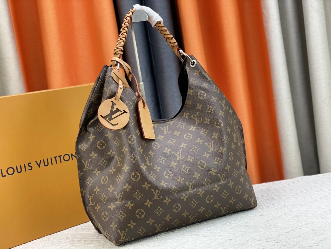 Sophisticated 9301 Louis Vuitton AAA Quality Handbags For Women