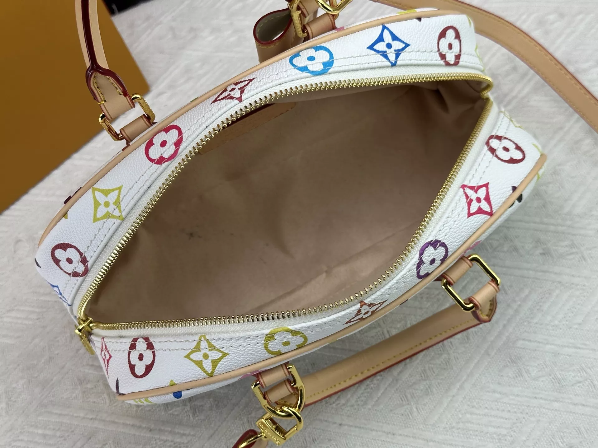 SportInspired 3917 Louis Vuitton AAA Quality Handbags For Women - Image 8