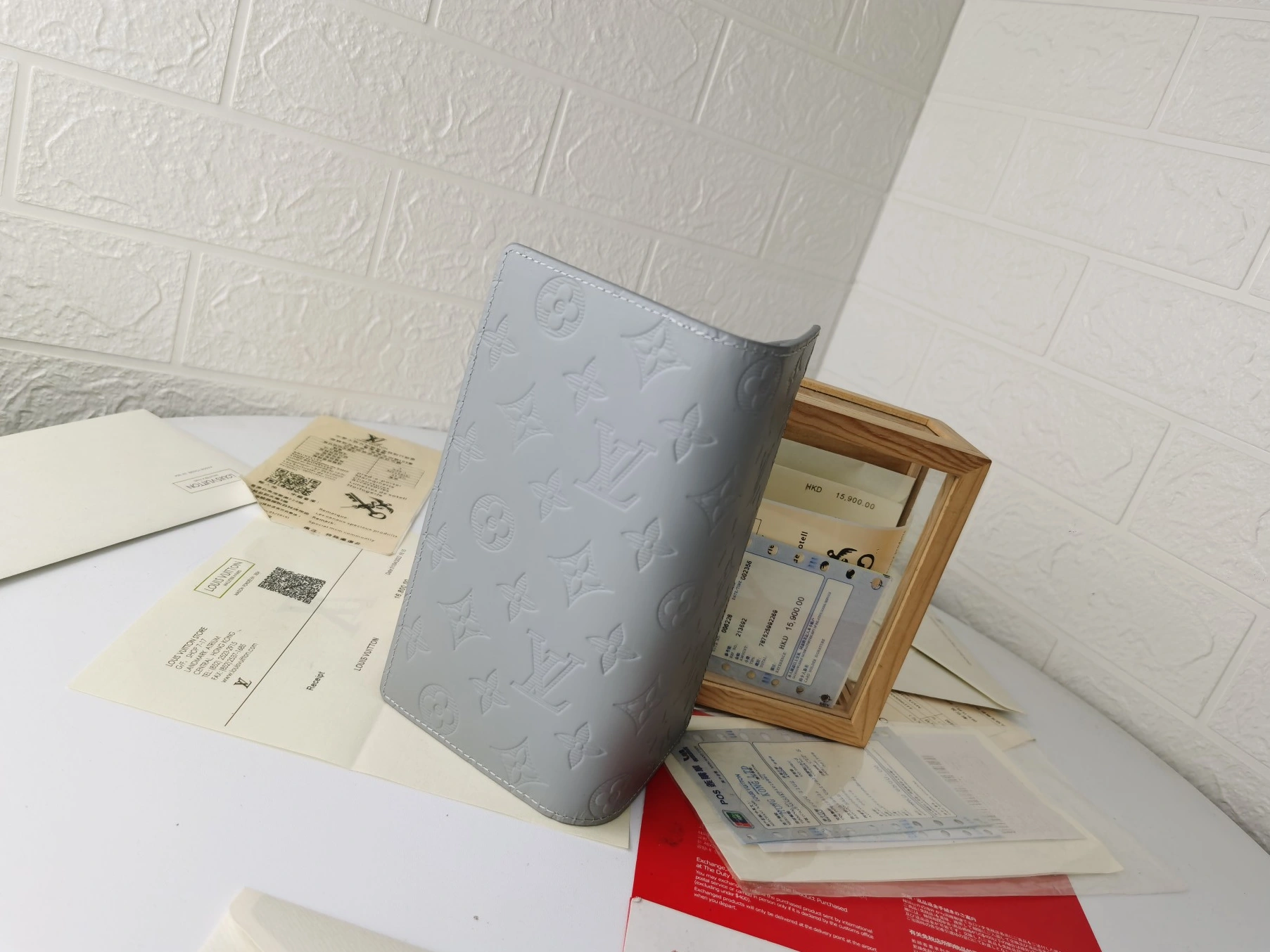 SportInspired 9445 Louis Vuitton LV Card Case For Unisex - Image 4