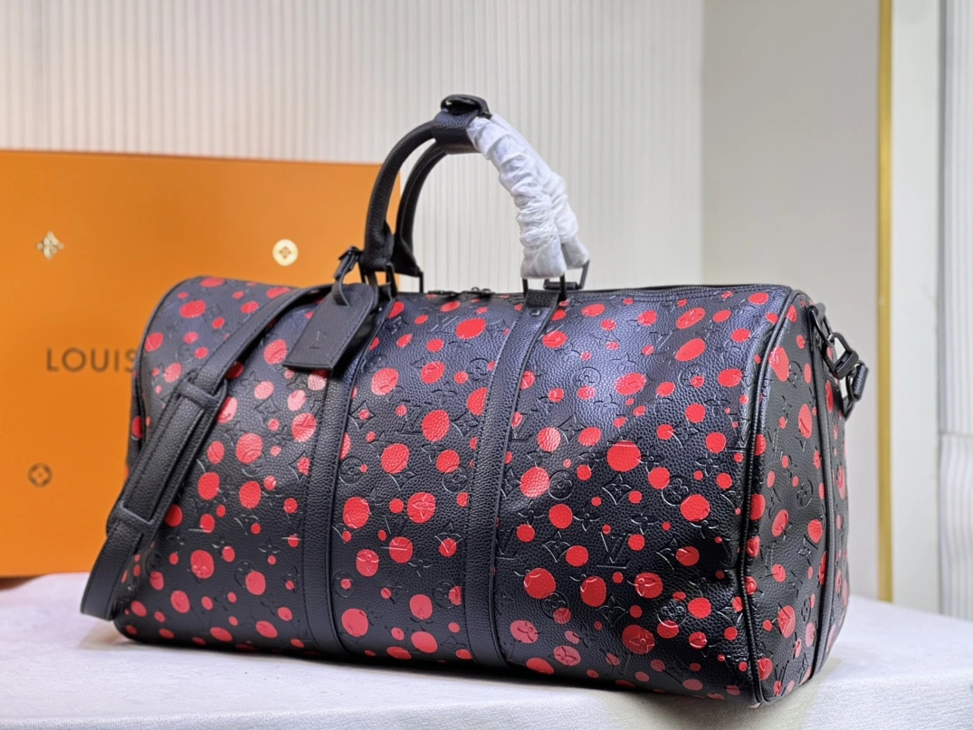 StreetReady 4666 Louis Vuitton Travel Bags