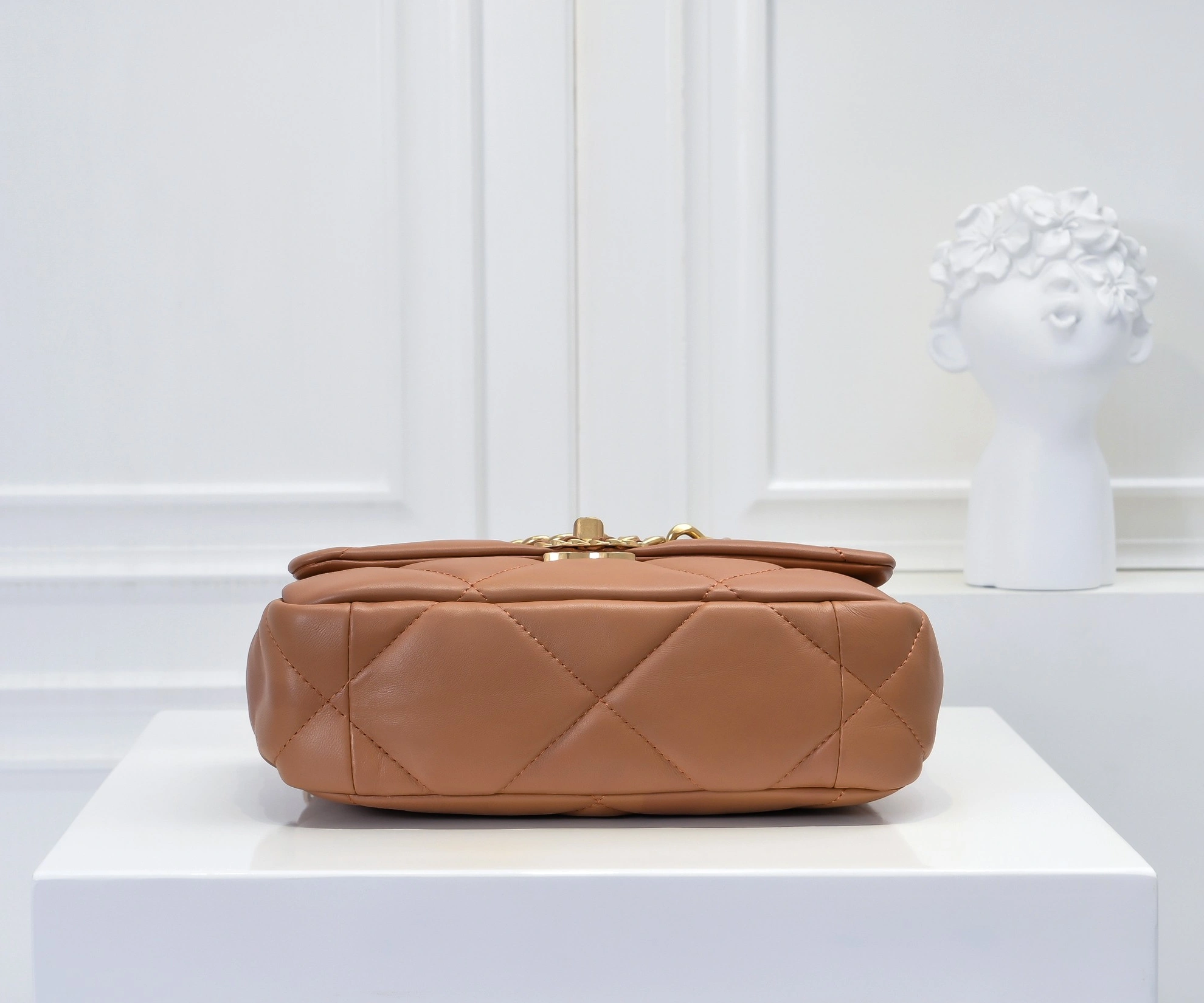 StreetReady 4704 Chanel AAA Quality Messenger Bags For Women - Image 3