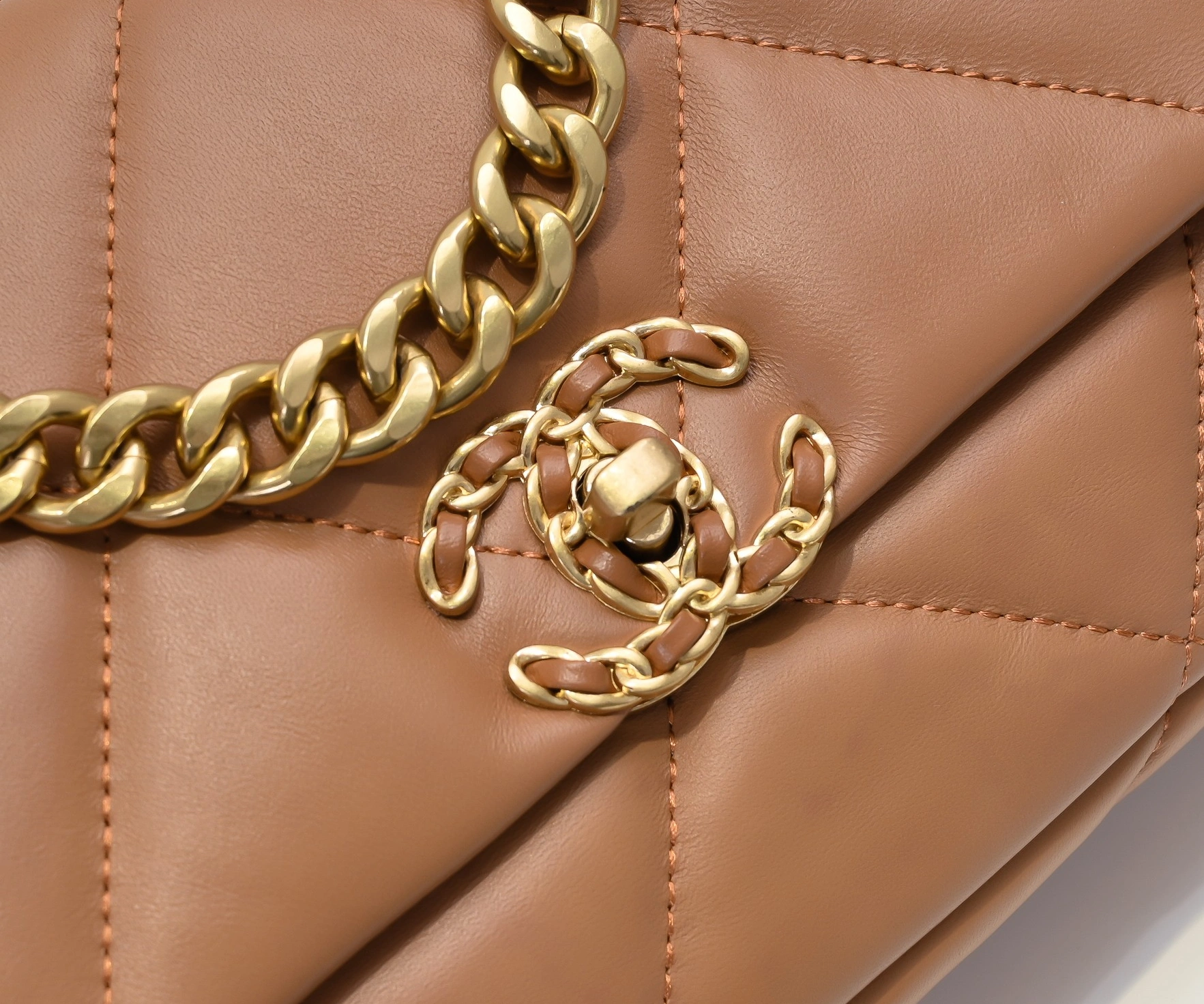 StreetReady 4704 Chanel AAA Quality Messenger Bags For Women - Image 4