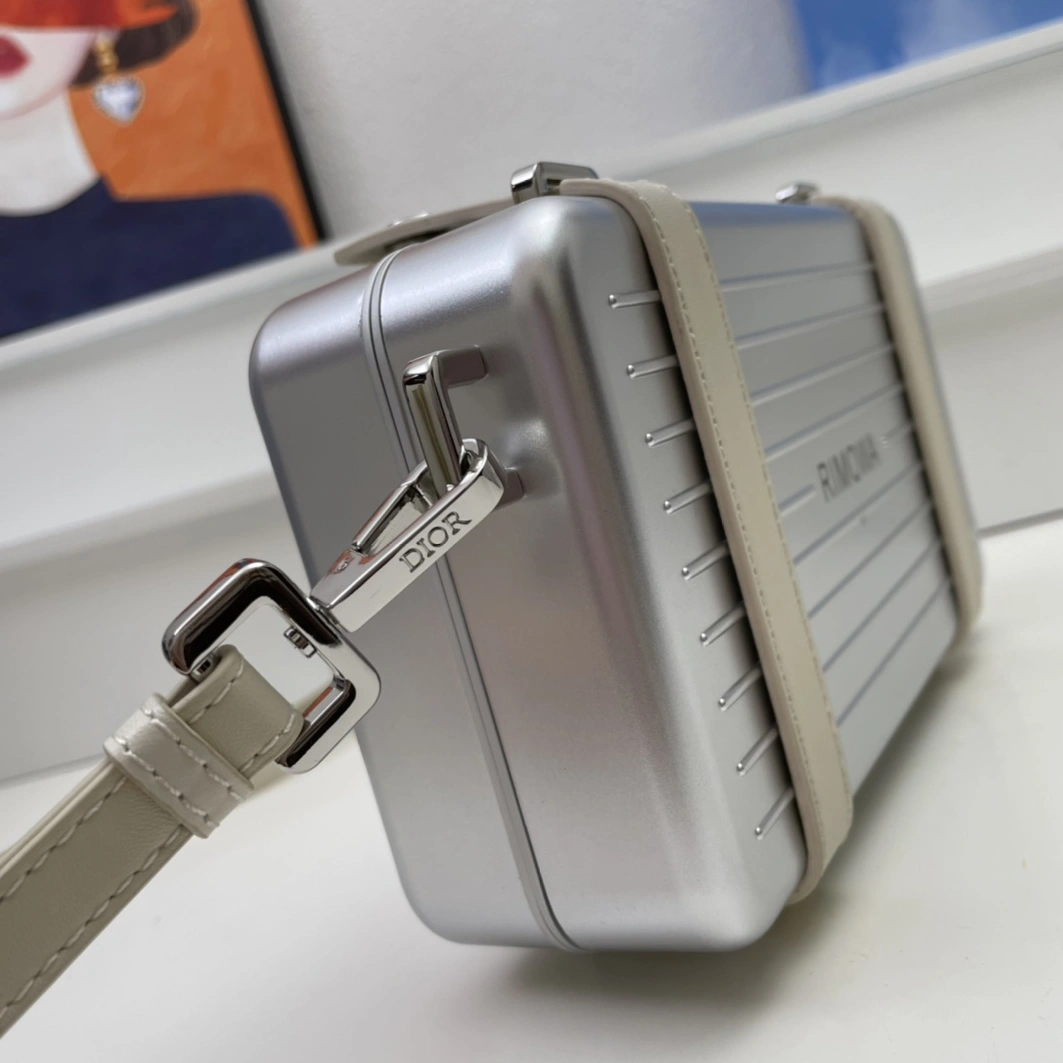 Stylish 7805 Christian Dior AAA Quality Messenger Bags For Women - Image 4