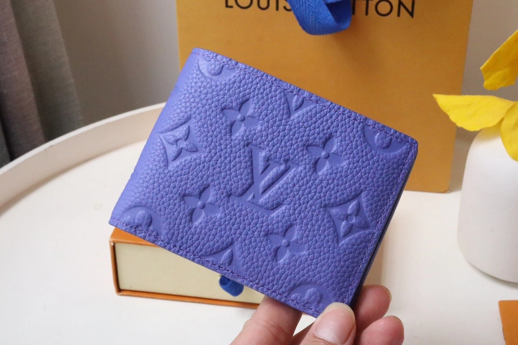 Stylish 7825 Louis Vuitton AAA Quality Wallets For Unisex - Image 4