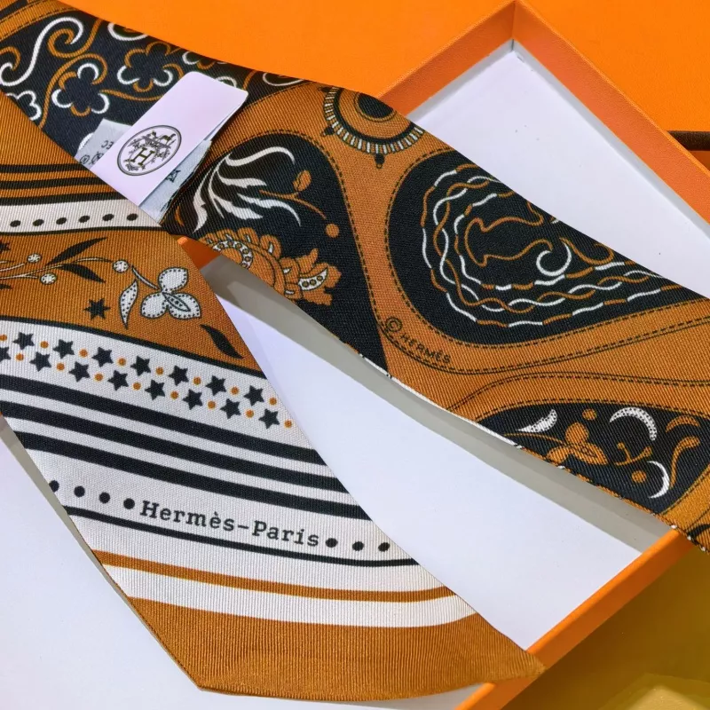 Timeless 4401 Hermes Silk Scarf - Image 4