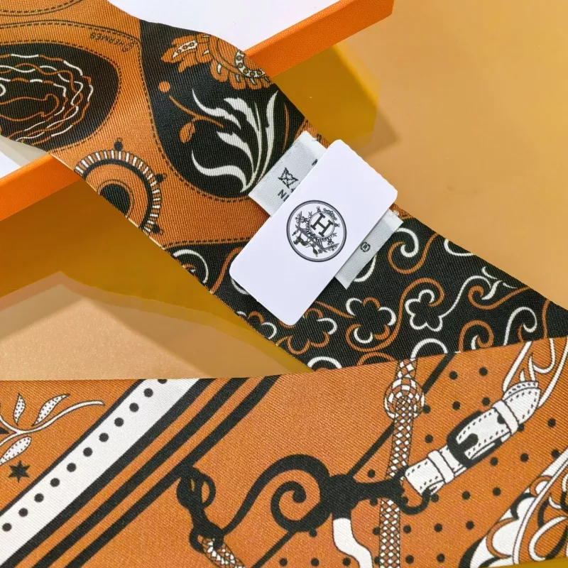 Timeless 4401 Hermes Silk Scarf - Image 5