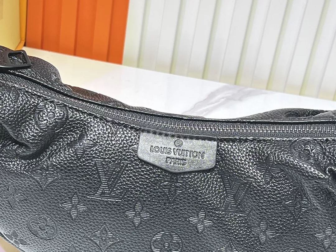 Timeless 4979 Louis Vuitton AAA Quality Messenger Bags For Women - Image 4