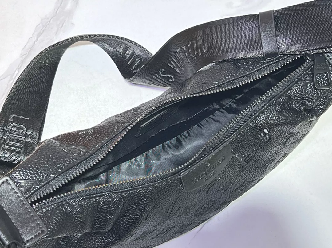 Timeless 4979 Louis Vuitton AAA Quality Messenger Bags For Women - Image 8