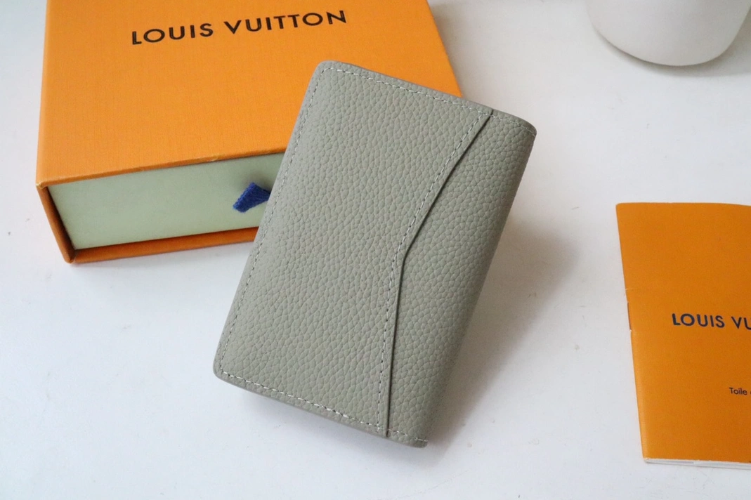 Trendsetting 4546 Louis Vuitton AAA Quality Card Case