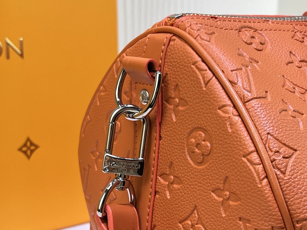 Unique 2663 Louis Vuitton Travel Bags - Image 5