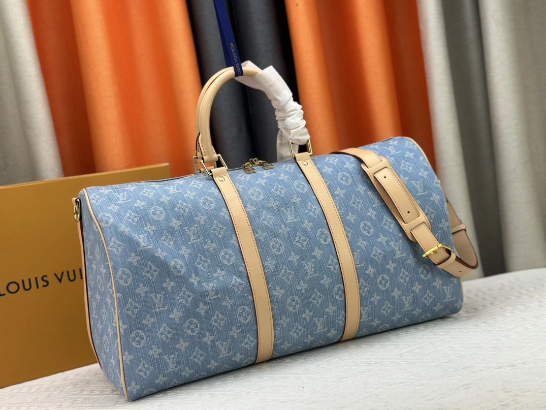 Versatile 1780 Louis Vuitton Travel Bags