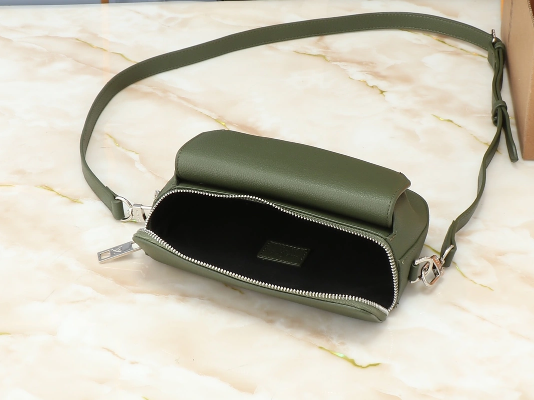 WellDesigned 1900 Louis Vuitton AAA Quality Messenger Bags For Unisex - Image 8