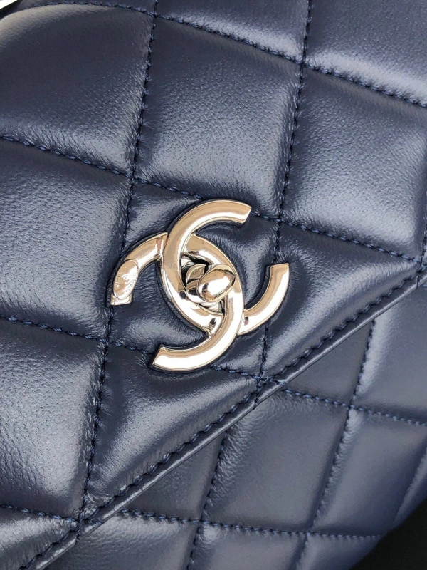 StreetReady CHANEL TRENDY BAG 1068 - Image 4