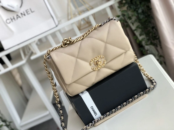 Popular CHANEL 19 FLAP BAG 112 - Image 6