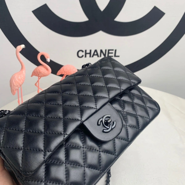 Comfortable CHANEL FLAP BAG 400 - Image 6