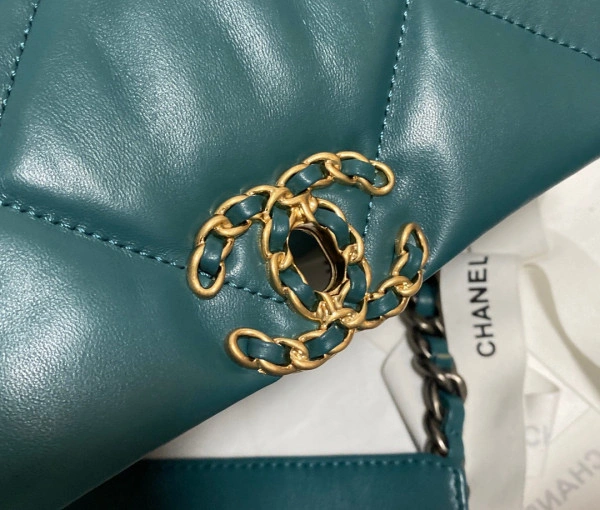 CHANEL 19 FLAP BAG DailyWear 44 - Image 6