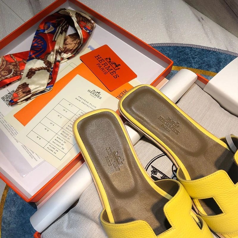 Hermes Oran Slides Women Calf Leather In Yellow - Image 4