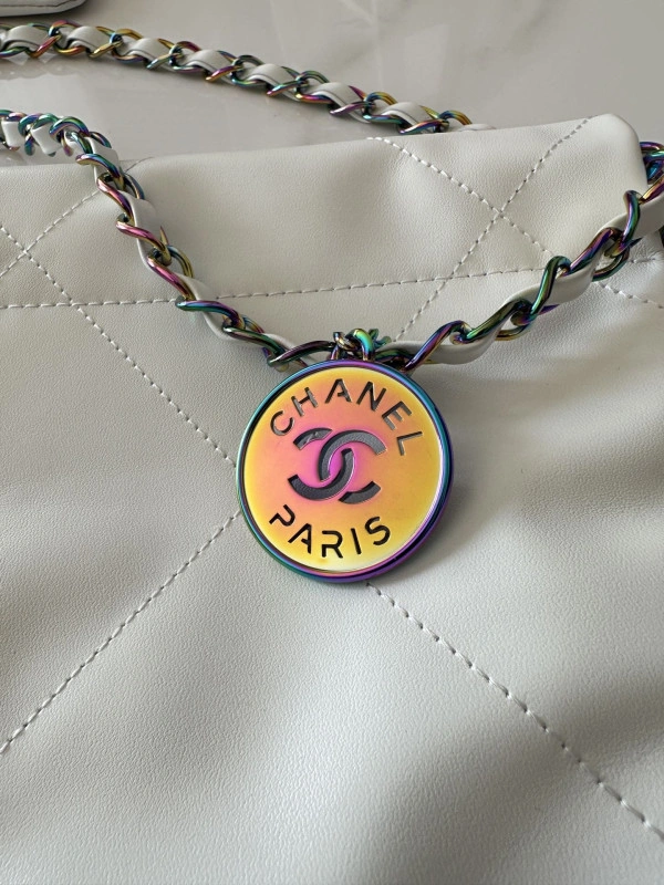 Fashionable CHANEL 22 SMALL HANDBAG 1494 - Image 5